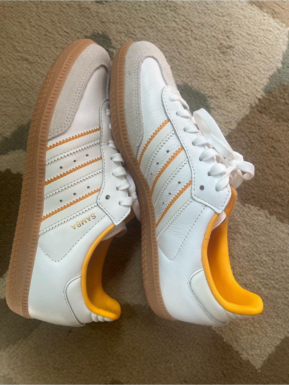 NWOB! Adidas Samba White / Yellow/ Gum Sneakers, Big Kids Size 4.5/Women’s 6-6.5 - Picture 4 of 7